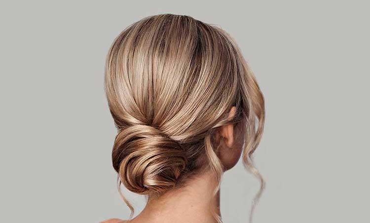 استایل مدل دوم: گوجهای شل و نامرتب (Messy Bun/Top Knot)